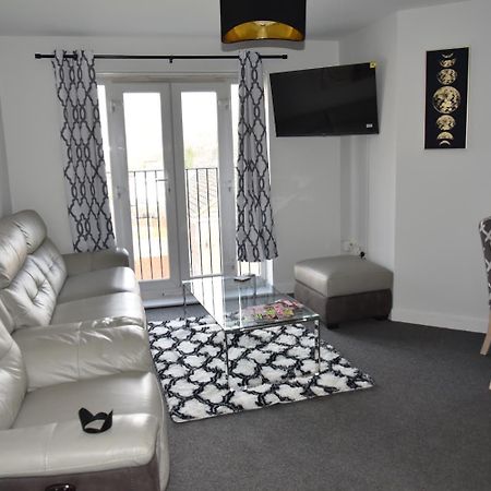 Spacious 1 Bedroom Apartment In Wigan Shevington Exterior photo