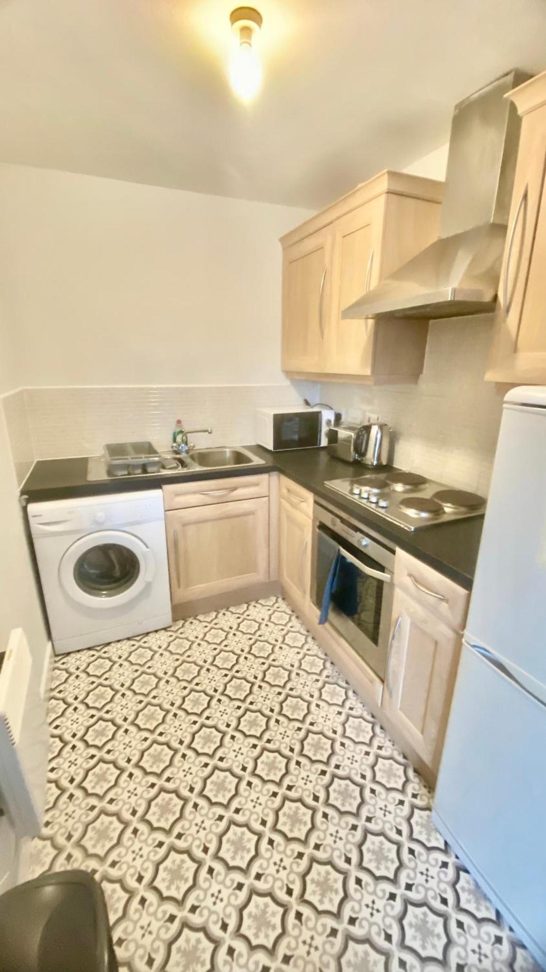 Spacious 1 Bedroom Apartment In Wigan Shevington Exterior photo